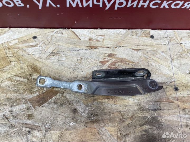 Петля капота левая Renault Duster