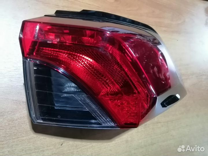 Фонарь правый наружный Toyota RAV4 XA50 18