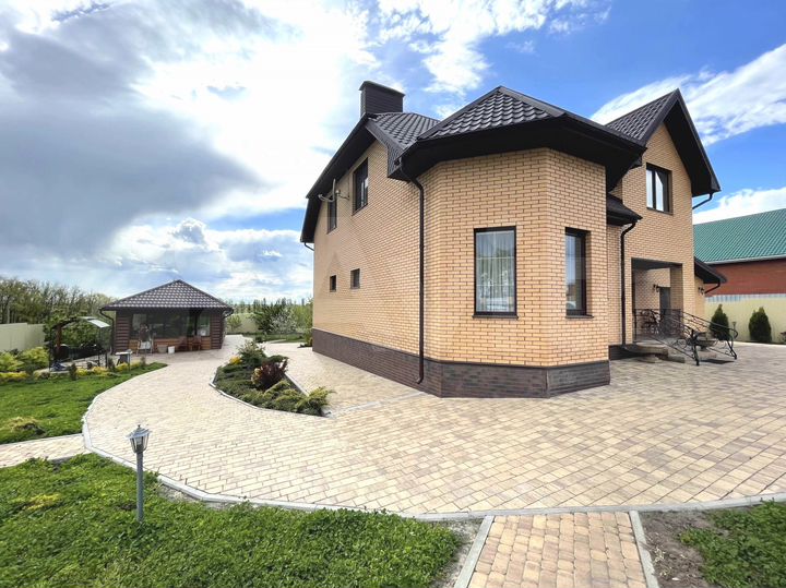 Дом 159,6 м² на участке 15 сот.