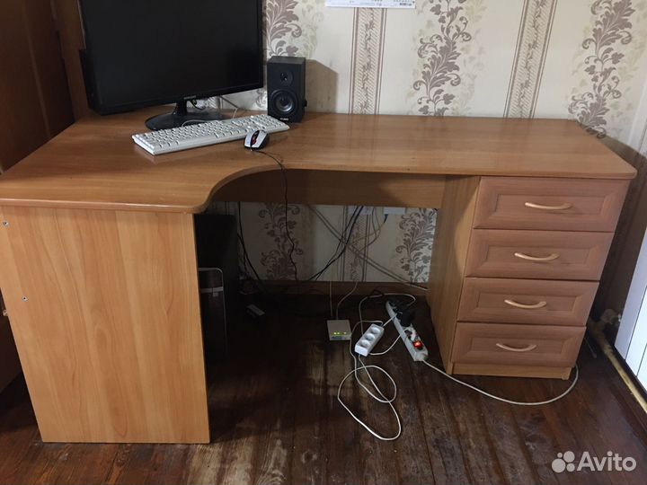 Компьютерный стол