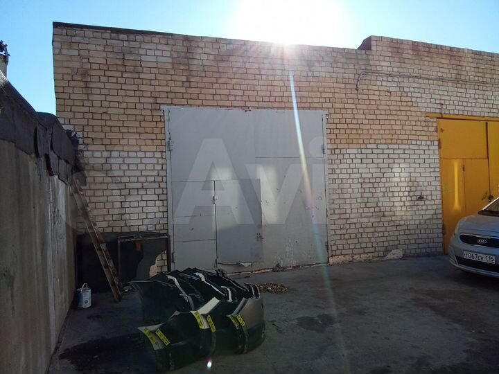 Гараж, > 30 м²