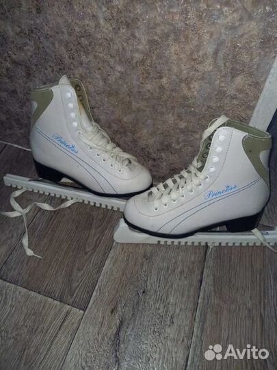 Коньки фигурные для девочки