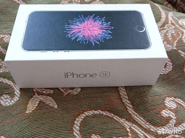 Телефон iPhone 5se 128гб