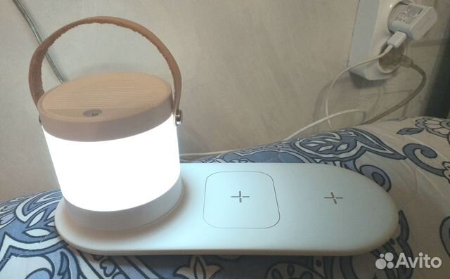 Беспроводное зарядное устр-во с Bluetooth-колонкой