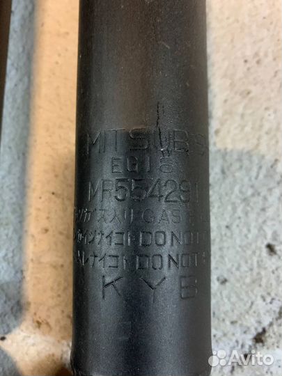 Стойка амортизатора Mitsubishi Pajero 3