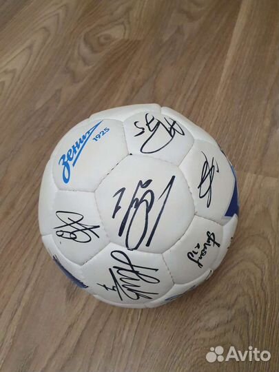 Футбольный мяч с автографами