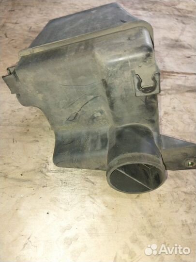 Корпус воздушного фильтра Toyota Carina E ST190