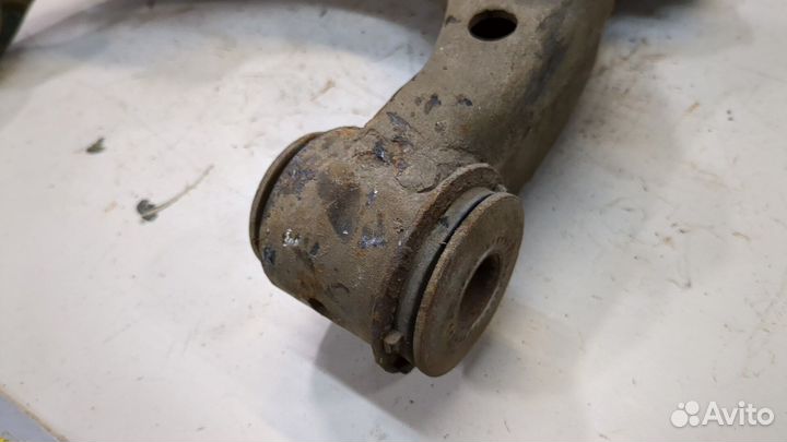 Рычаг подвески правый передний Toyota Land Cruiser Prado (90)