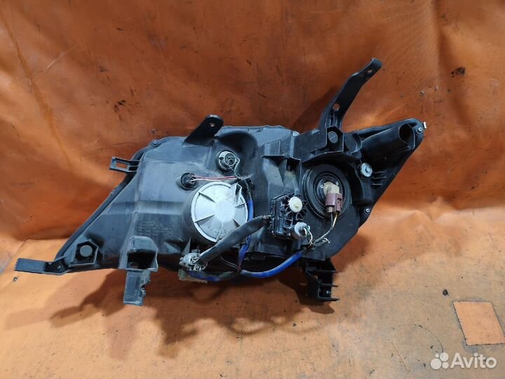 Фары Nissan Serena C26