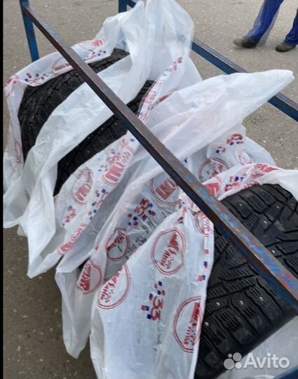 Nokian Tyres Hakkapeliitta 7 SUV 275/40 R20 106T