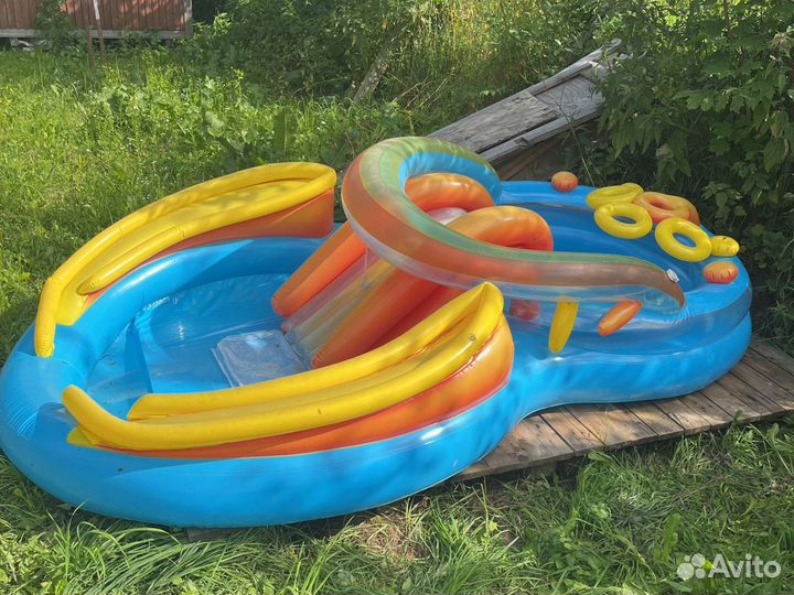 Бассейн горка