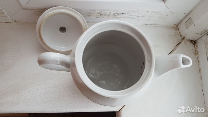 Чайник и молочник