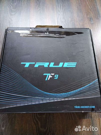 Коньки хоккейные