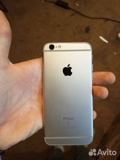 Телефон iPhone 6s