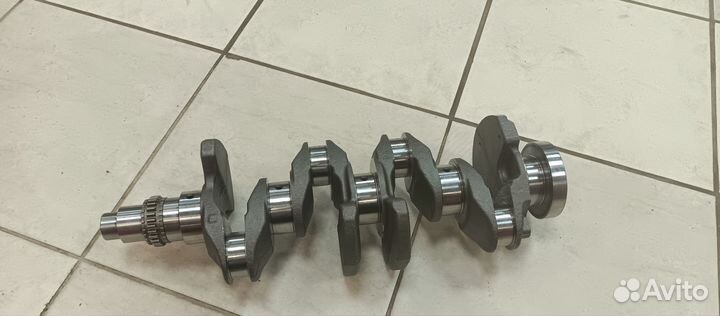 Коленвал 231102E060