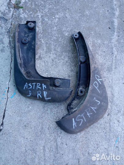 Opel Astra J задний брызговик