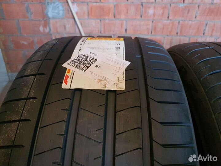 Pirelli P Zero PZ4 325/30 R23 и 285/35 R23