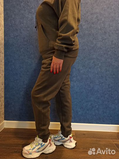 Велюровый спортивный костюм и balenciaga кроссовки