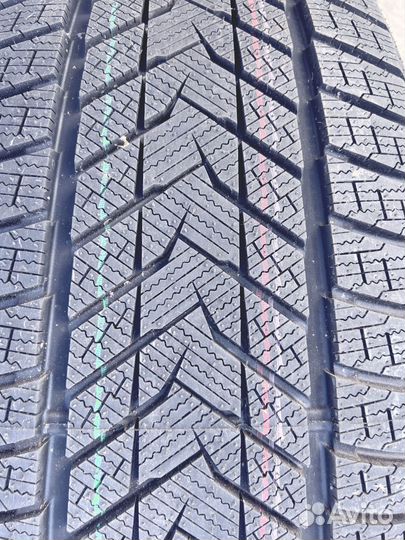 Roadmarch Winter XPro 999 275/55 R20 79H