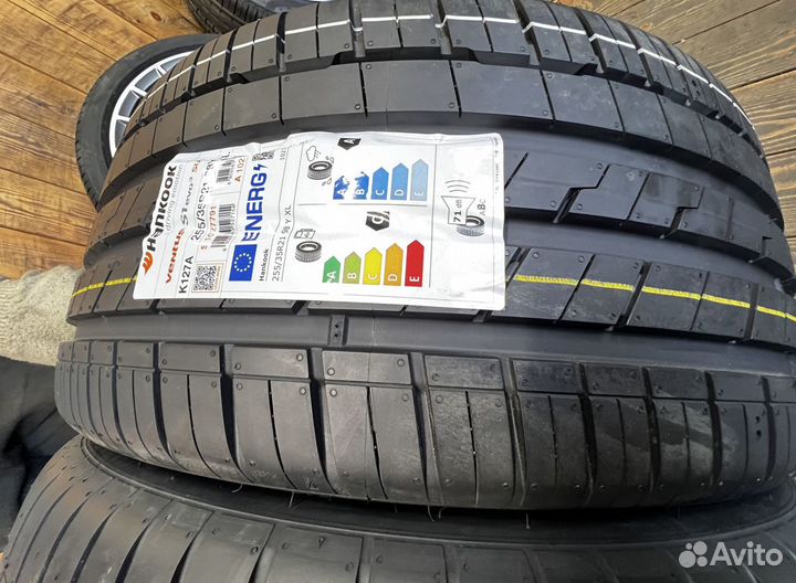 Hankook Ventus S1 Evo 3 K127 285/30 R21 и 255/35 R21