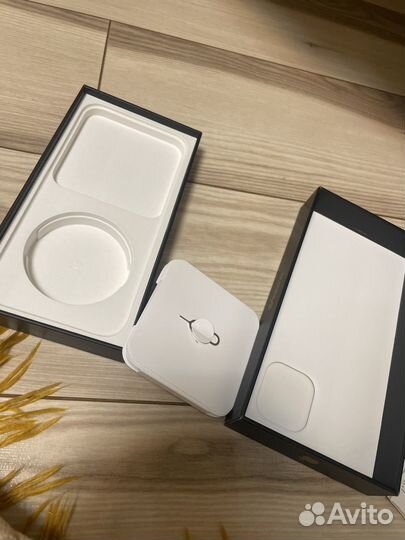 Коробка от iPhone 12 pro max