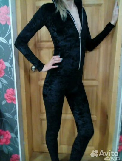 Велюровый комбинезон