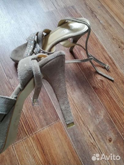 Босоножки 37