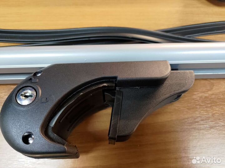 Аэродинамический багажник на рейлинги автомобиля