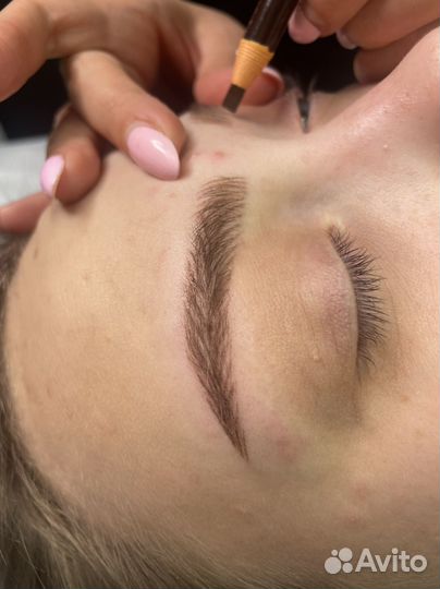 Микроблейдинг бровей