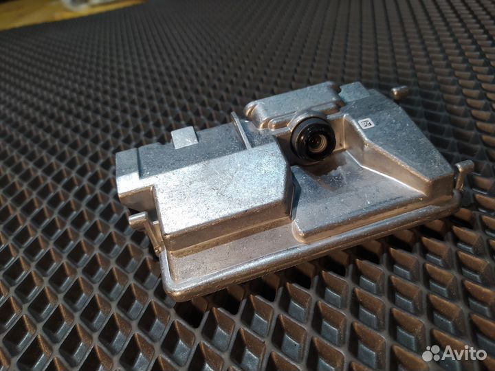 Камера переднего вида Porsche Macan