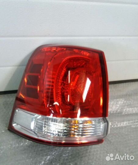 Фонарь задний левый Toyota Land Cruiser 200