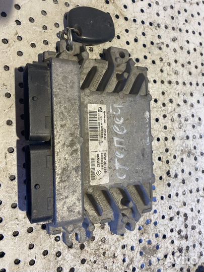 Блок управления двс Renault Sandero 1 Stepway 1.6