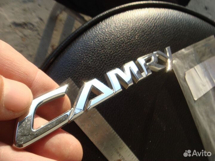 Тойота Эмблема задняя Camry 50 2011-18