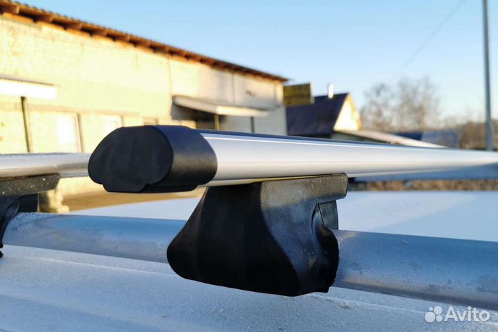 Багажник поперечный на рейлинги