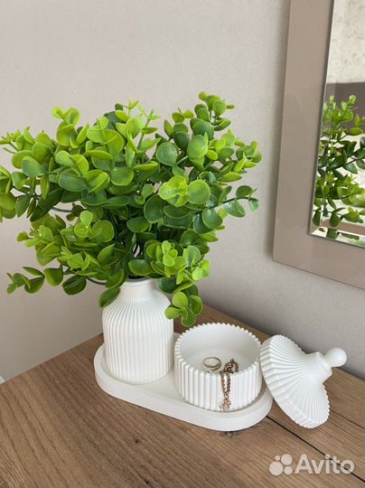 Гипсовые изделия и искусственные растения