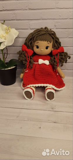 Вязаная куколка ручной работы