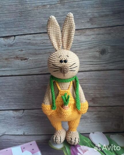Вязаный заяц крючком ручной работы