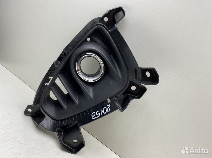 Рамка противотуманной фары правой Kia Sorento Prim