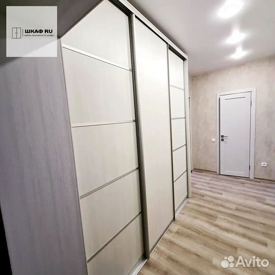 Шкаф-купе с зеркалом