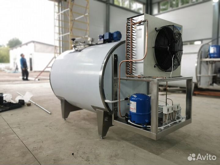 Охладитель молока 1000л танк закрытый