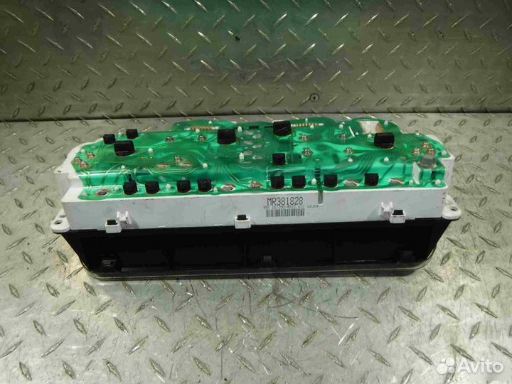 Панель приборов Mitsubishi Galant