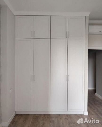 Шкаф распашной для квартиры