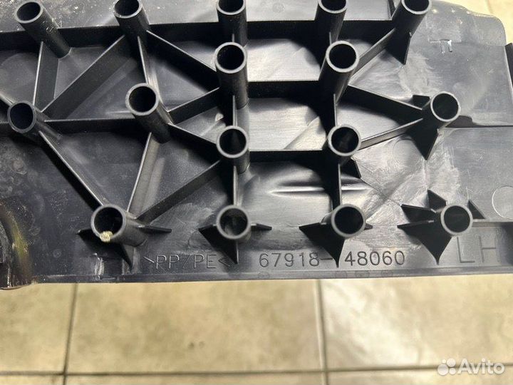 Накладка на порог салона задняя левая Toyota