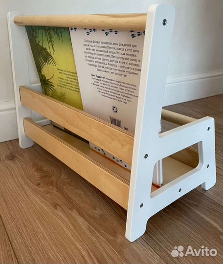 Детская книжная полка Монтессори