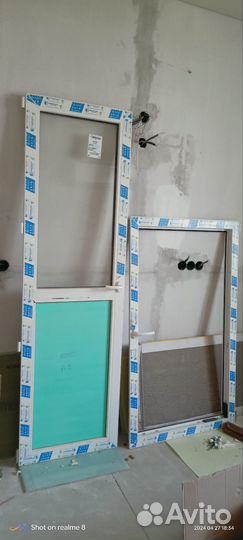 Продам металопластиковую дверь с окном