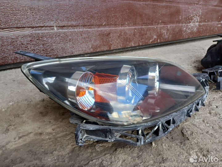 Фара ксенон правая Мазда 3 бк