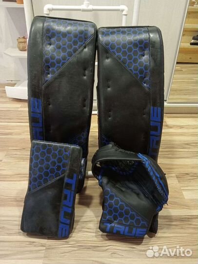 Щитки хоккейного вратаря