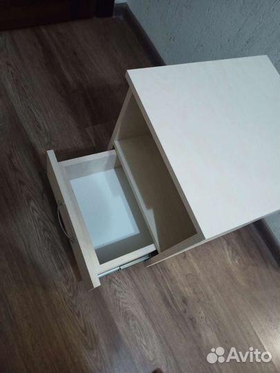 Тумба прикроватная на колёсиках с ящиком