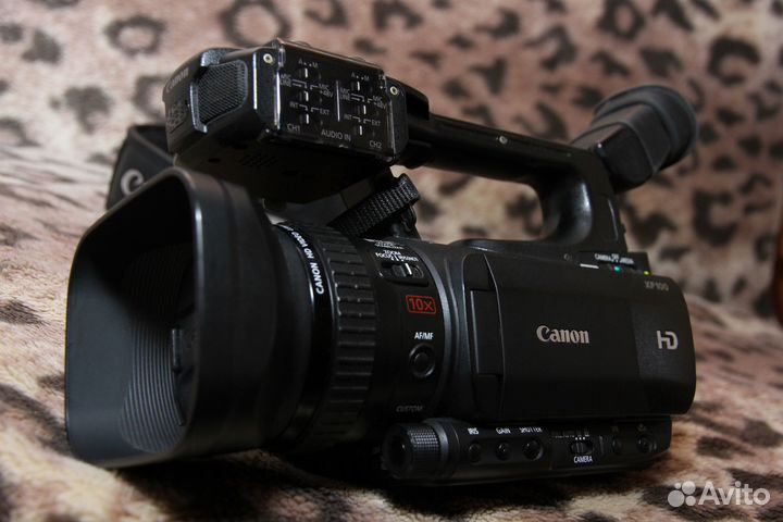 Профессиональная видеокамера Canon XF100