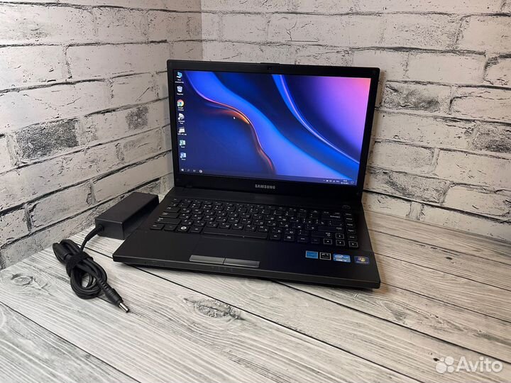Офисный ноутбук Samsung 10RAM/i3(как новый)